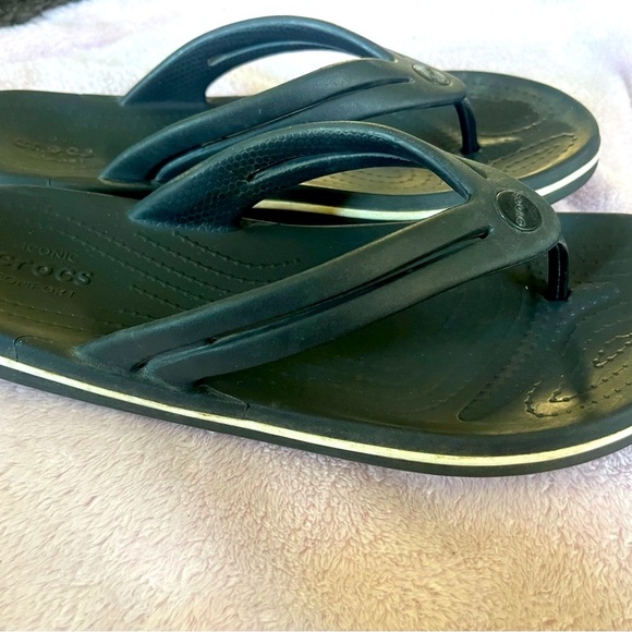 CROCS black with white trim Flip Flops - Picture 1 of 6